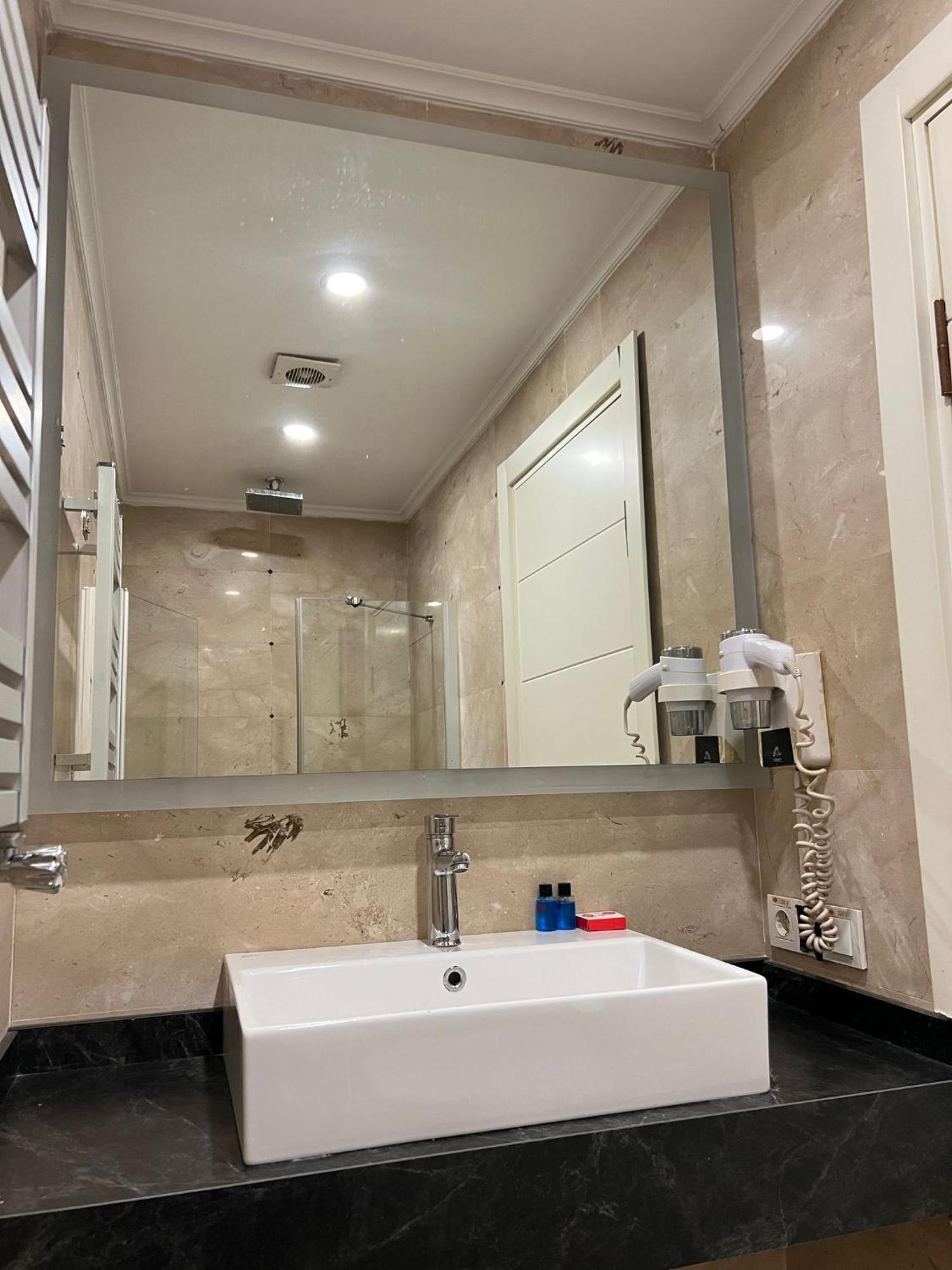 Le Marde Hotel Istanbul Bagian luar foto
